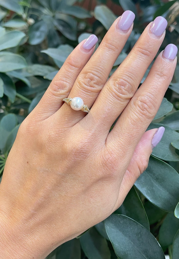 10K Yellow Gold Cultured Pearl and Diamond Ring, Size 6