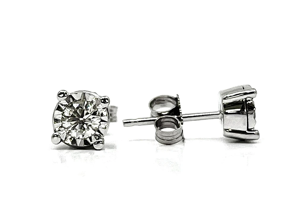 10K White Gold 0.50cttw Diamond Illusion Setting 4 Claw Stud Earrings - 6mm