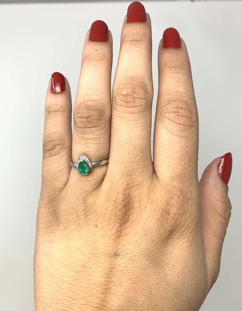 Emerald & Diamond Ring