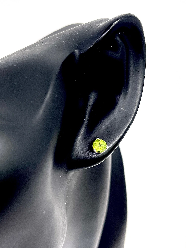 14K White Gold Peridot Stud Earrings