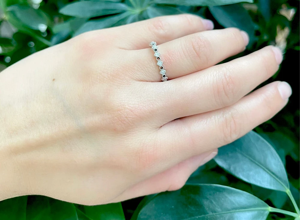 10K White Gold 0.14cttw Princess Cut Diamond Ring, size 6.5