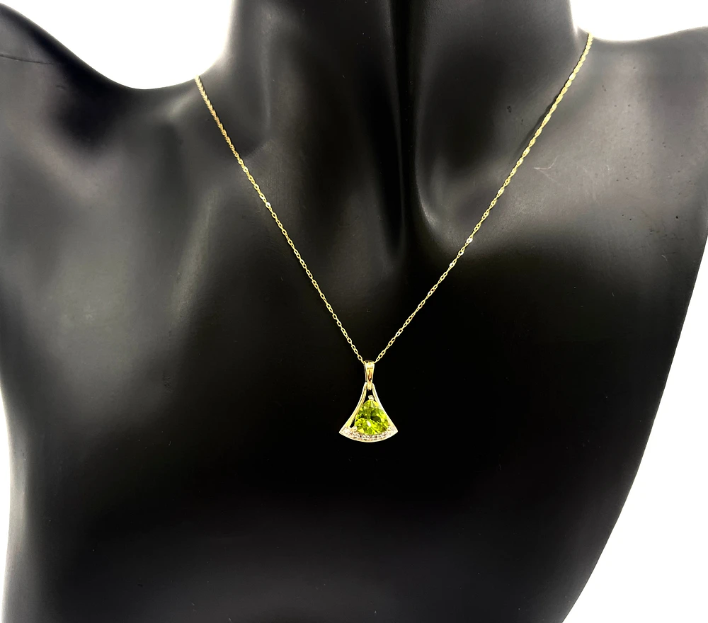10K Yellow Gold 1.70cttw Peridot 6mm & 0.03cttw Diamond Pendant