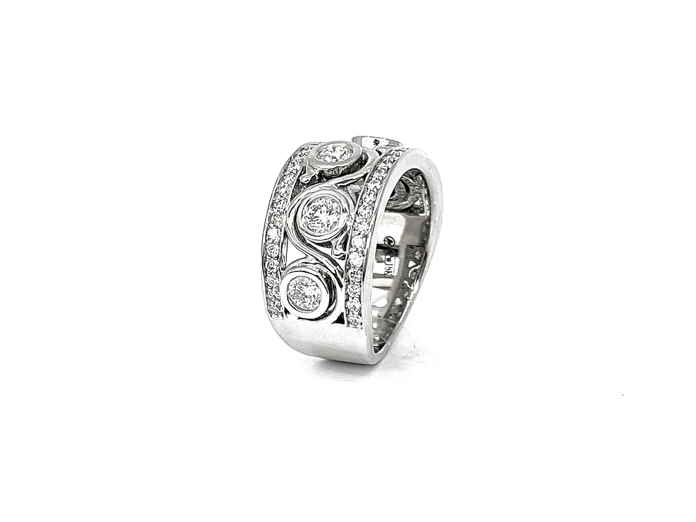 14K White Gold 1.17cttw Canadian Diamond Ring, size 6.5