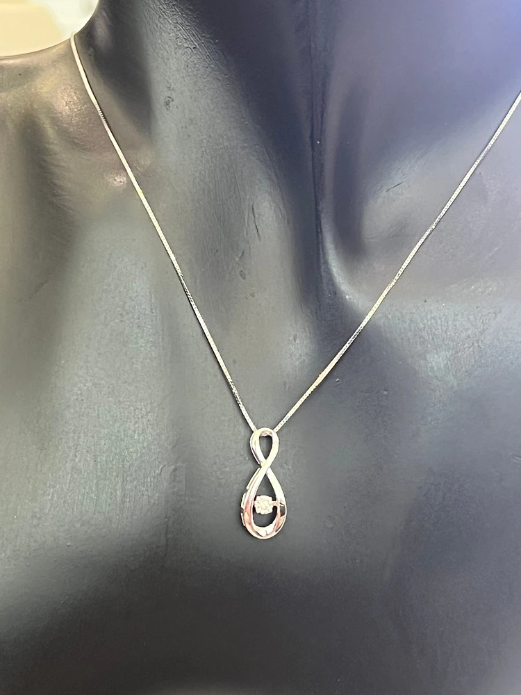 10K Gold cttw Diamond Pulse Pendant