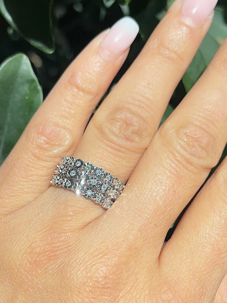 10K 2 Tone Gold 0.25cttw Diamond Ilusion Set Ring - / 4.5