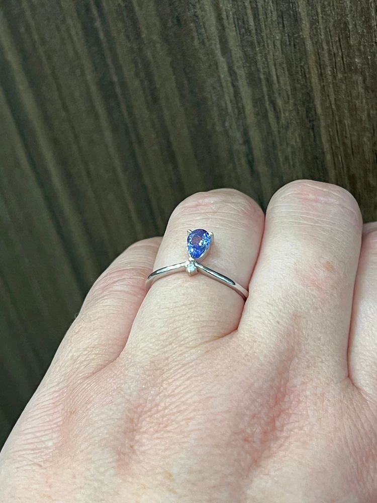 10K White Gold Tanzanite and Diamond Ring - Size 7