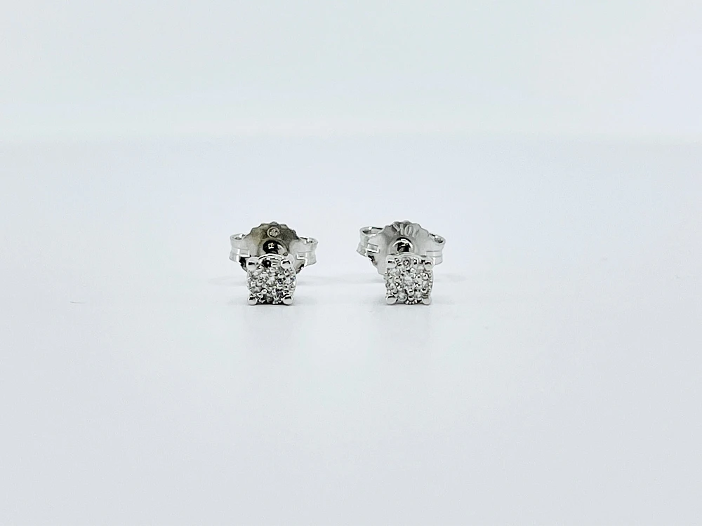 10K White Gold 0.08cttw Diamond Stud Earring