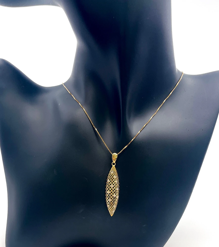 10K Yellow Gold 0.10cttw Diamond Pendant, 18"