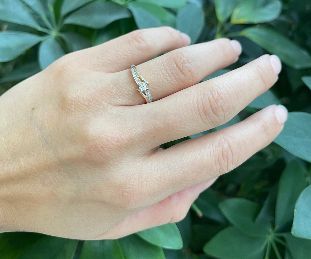 10K Yellow Gold 0.10cttw Illusion Setting Diamond Ring - /
