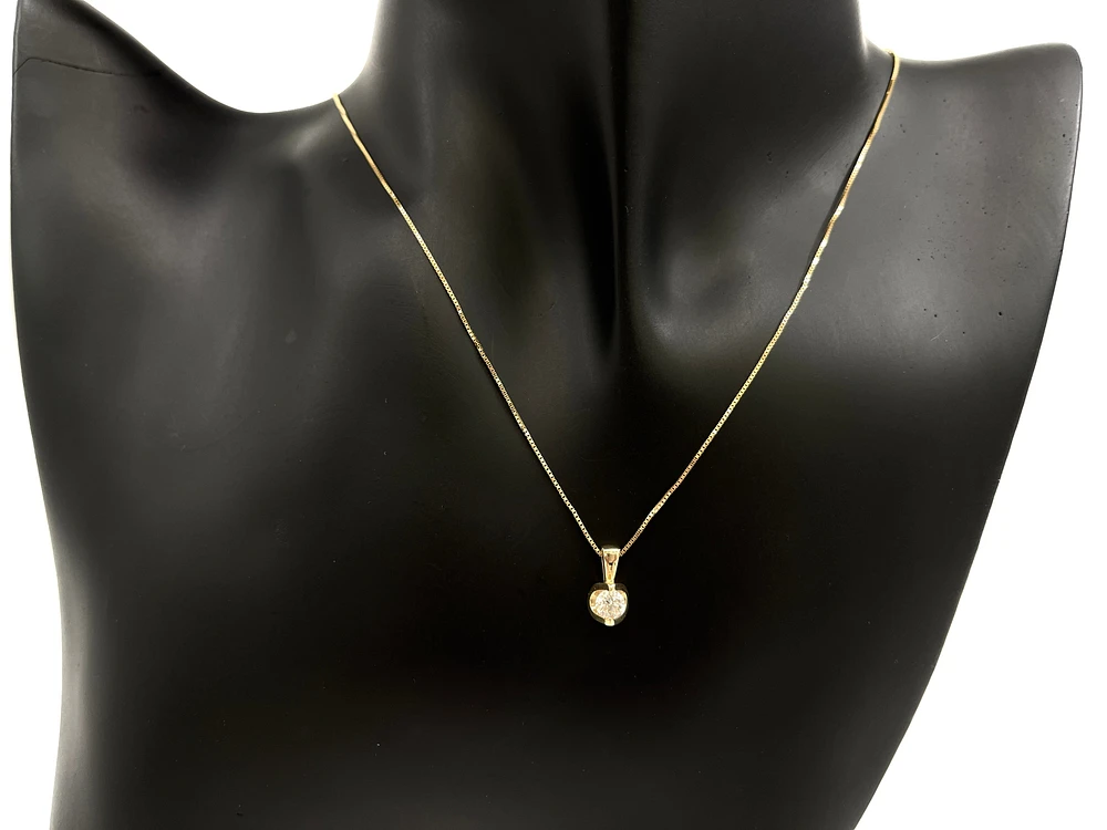 14K White Gold 0.30cttw Canadian Diamond Mezza Luna Necklace