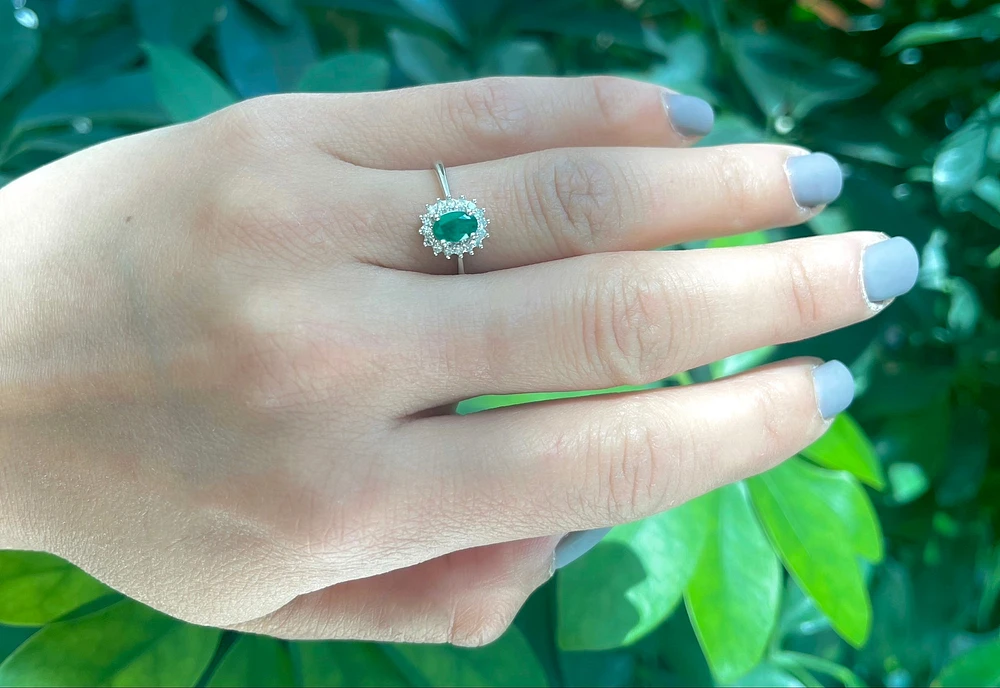 10K White Gold Emerald & 0.16cttw Diamond Ring, size 6.5