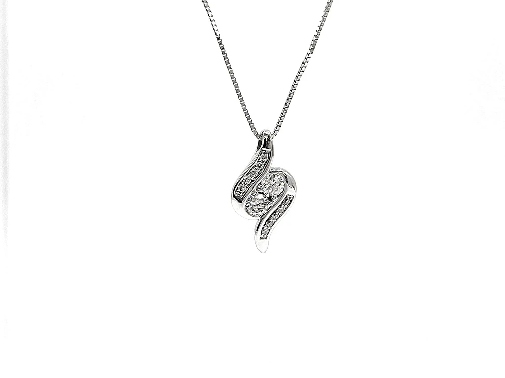 10K White Gold 0.25cttw Diamond Pendant, 18"
