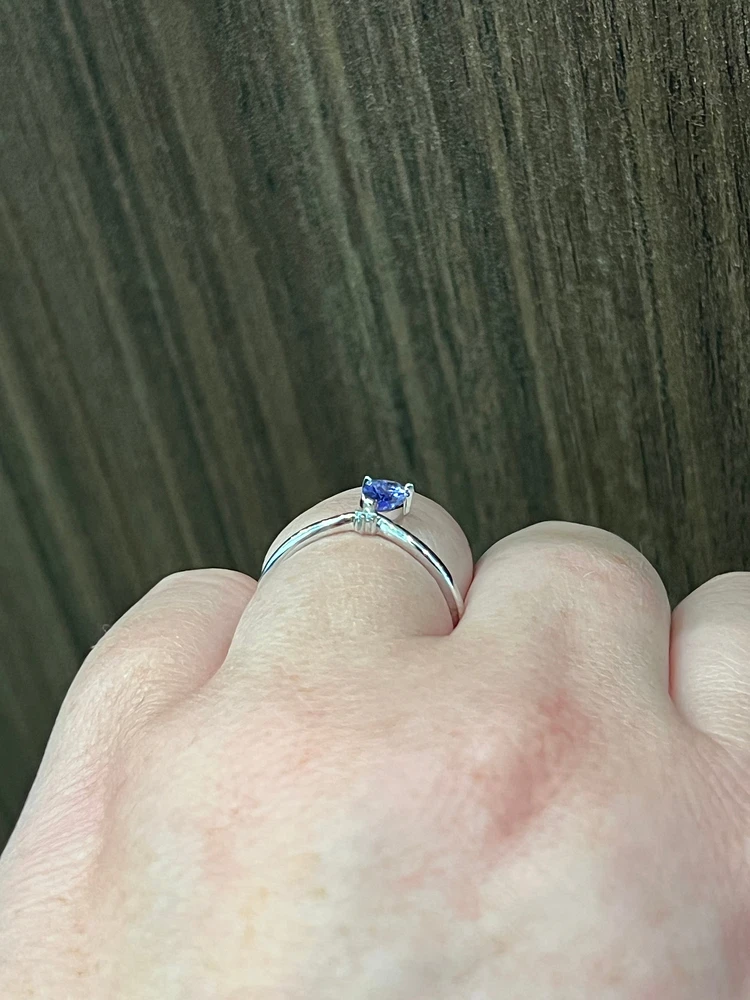 10K White Gold Tanzanite and Diamond Ring - Size 7