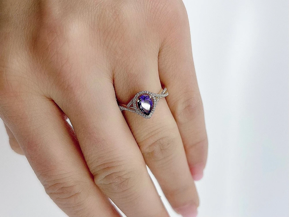 10K Yellow Gold Amethyst & 0.12cttw Diamond Ring- Size 6.5