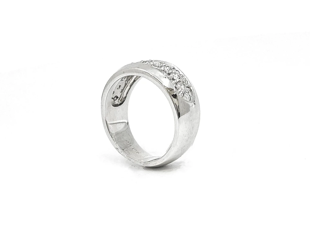 14K White Gold 0.80cttw Diamond Pave Ring, size 6