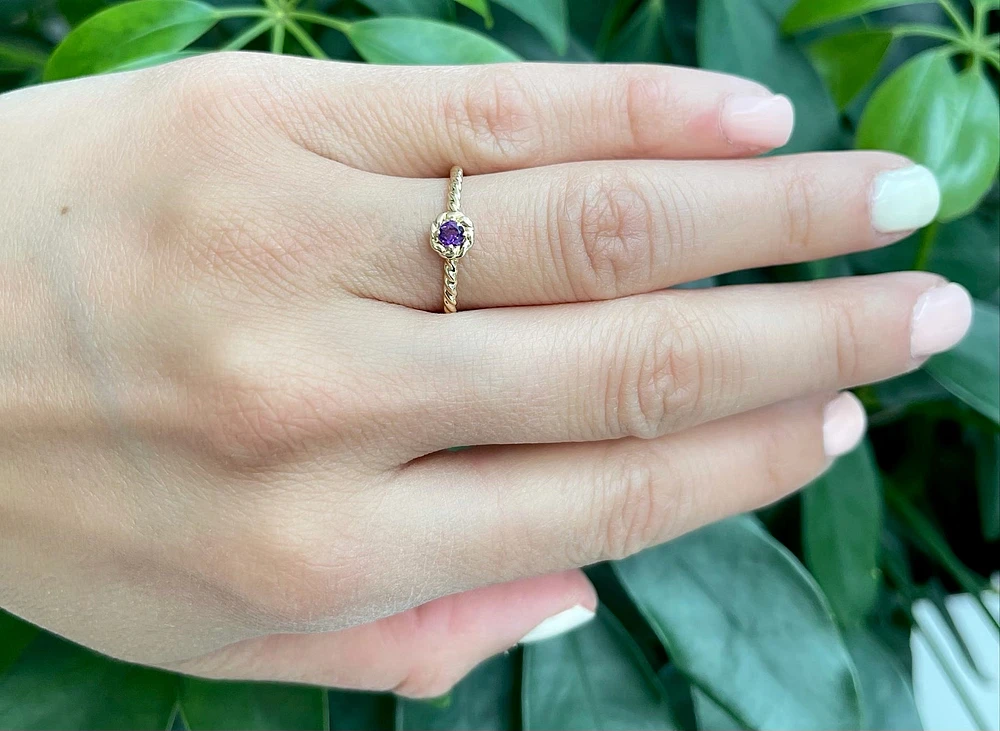 10K Yellow Gold 0.10cttw Genuine Amethyst  Halo Ring, size 6.5