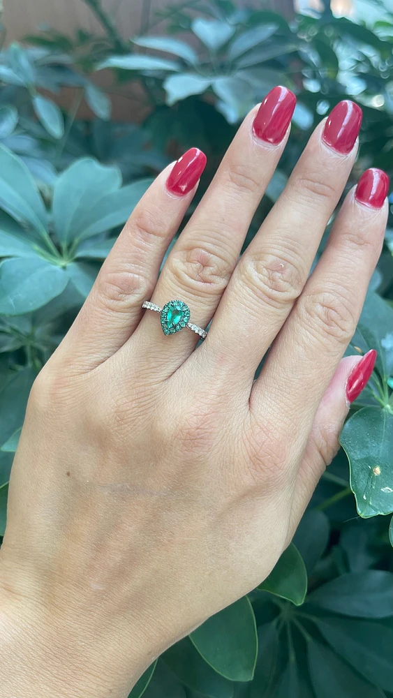 10K White Gold 0.45cttw Pear Cut Emerald and 0.18cttw Diamond Halo Ring - Size 6.5