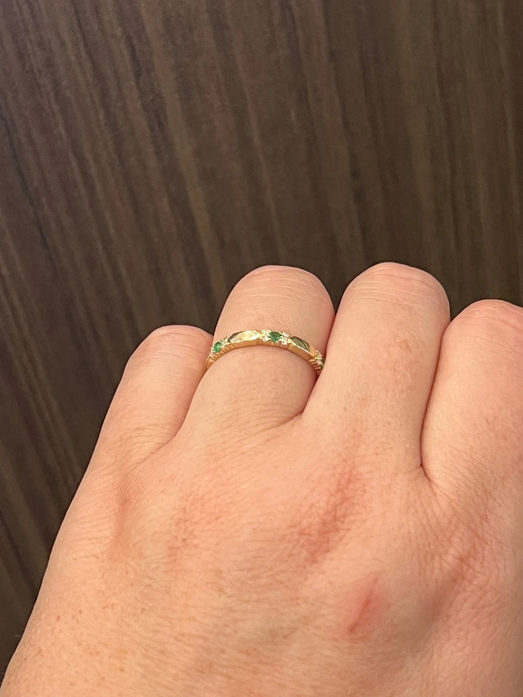 10K Yellow Gold Genuine Emerald & 0.13cttw Diamond Ring / Band, size 6.5