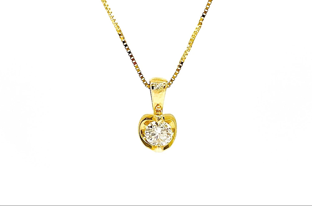 14K White Gold 0.20cttw Canadian Diamond Mezza Luna Necklace