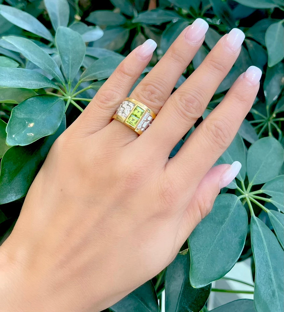 Sterling Silver & 18K Yellow Gold Plated 1.36cttw Peridot Ring, size 7