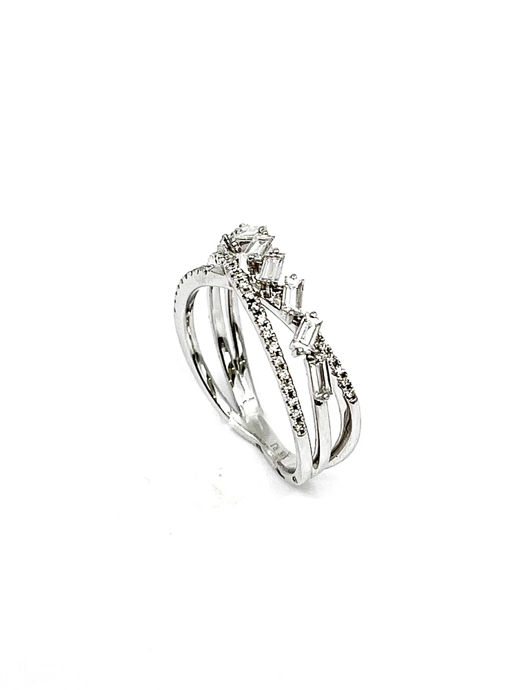 14K White Gold 0.44cttw Baguette and Round Diamond Ring, Size 6.75