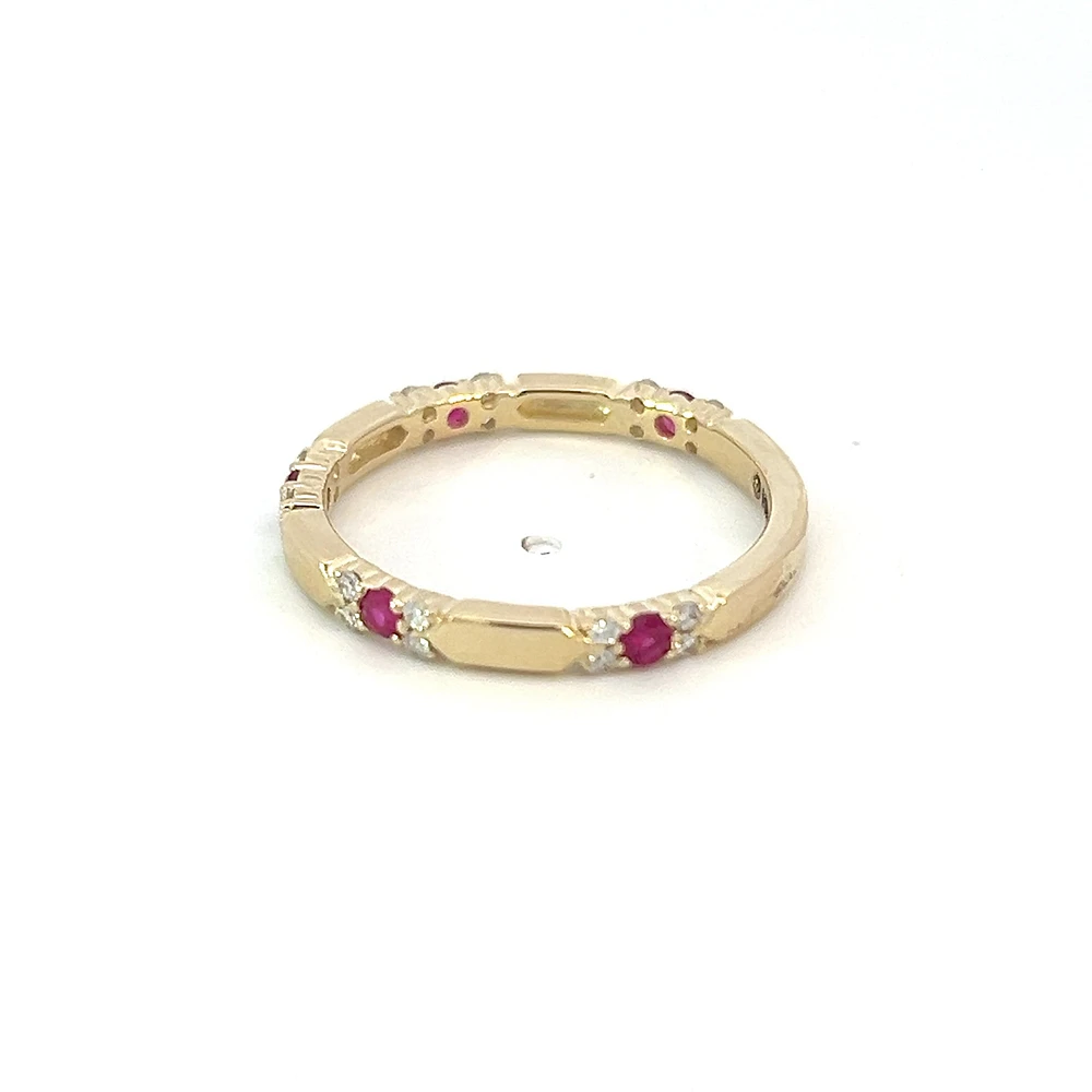 10K Yellow Gold Genuine Ruby & 0.13cttw Diamond Ring / Band, size 6.5