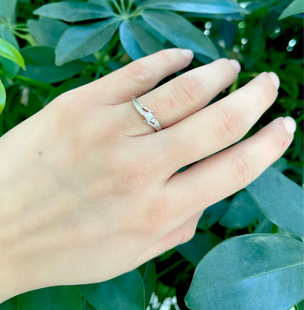 10K White Gold 0.10cttw Illusion Setting Diamond Engagement Ring - Size 6.5