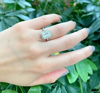 10K White Gold  2.0cttw Genuine White Topaz Ring, size 6.75