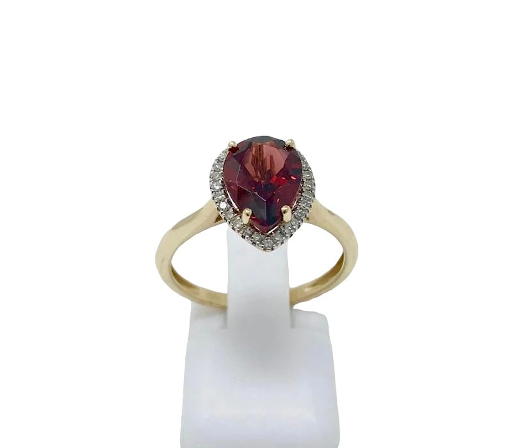10K Yellow Gold 10 x 7mm Pear Shaped Garnet and 0.135cttw Diamond Ring