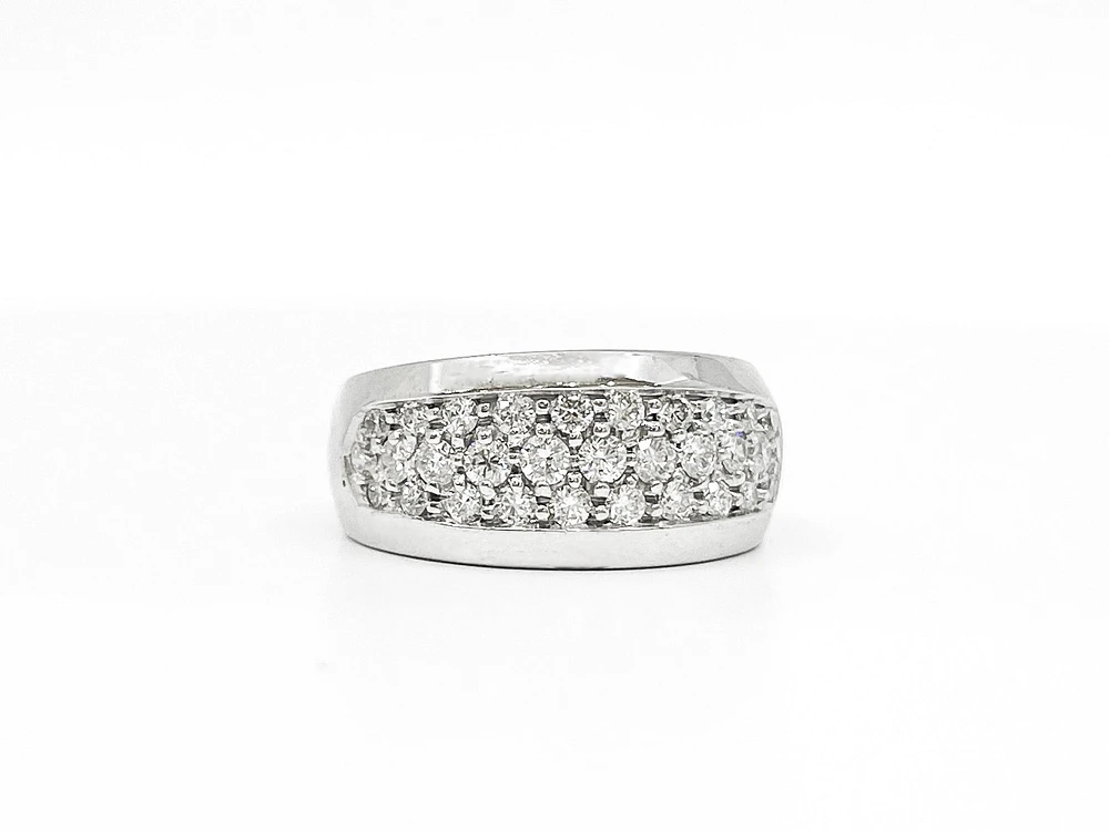 14K White Gold 0.80cttw Diamond Pave Ring, size 6