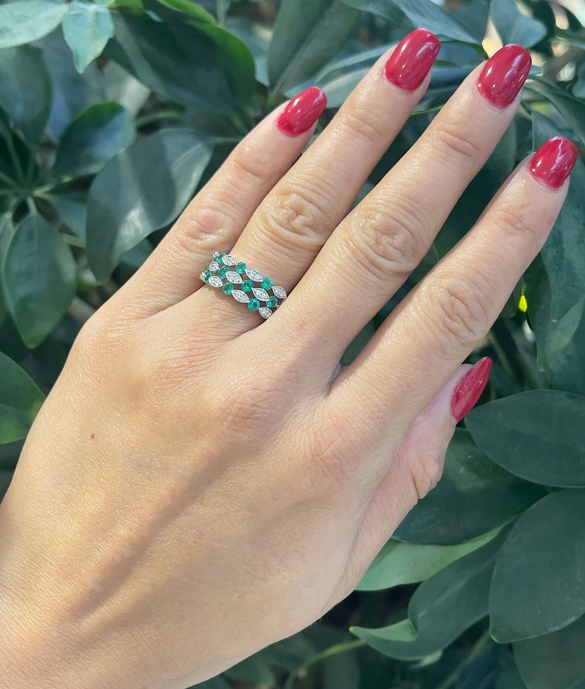 14K White Gold 0.53cttw Emeralds and 0.20cttw Diamond Ring - Size 7