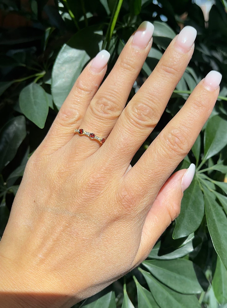 10K Yellow Gold Garnet and Diamond Ring - / 4.5