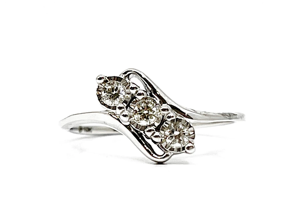 10K White Gold 0.15cttw Illusion Setting Diamond Ring - Size 6.5