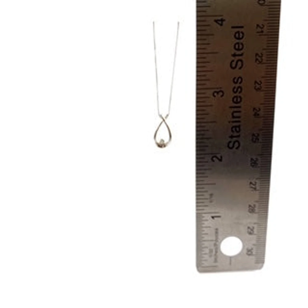 10K White Gold 0.043cttw Diamond Pendant, 18"