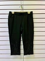 Black Pull On Capris A21044