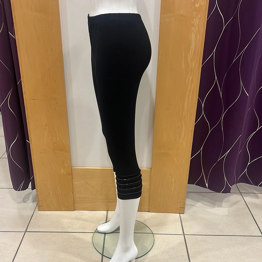 Shop Local Fashion: Capri Legging Bottom Stripes A23061HC