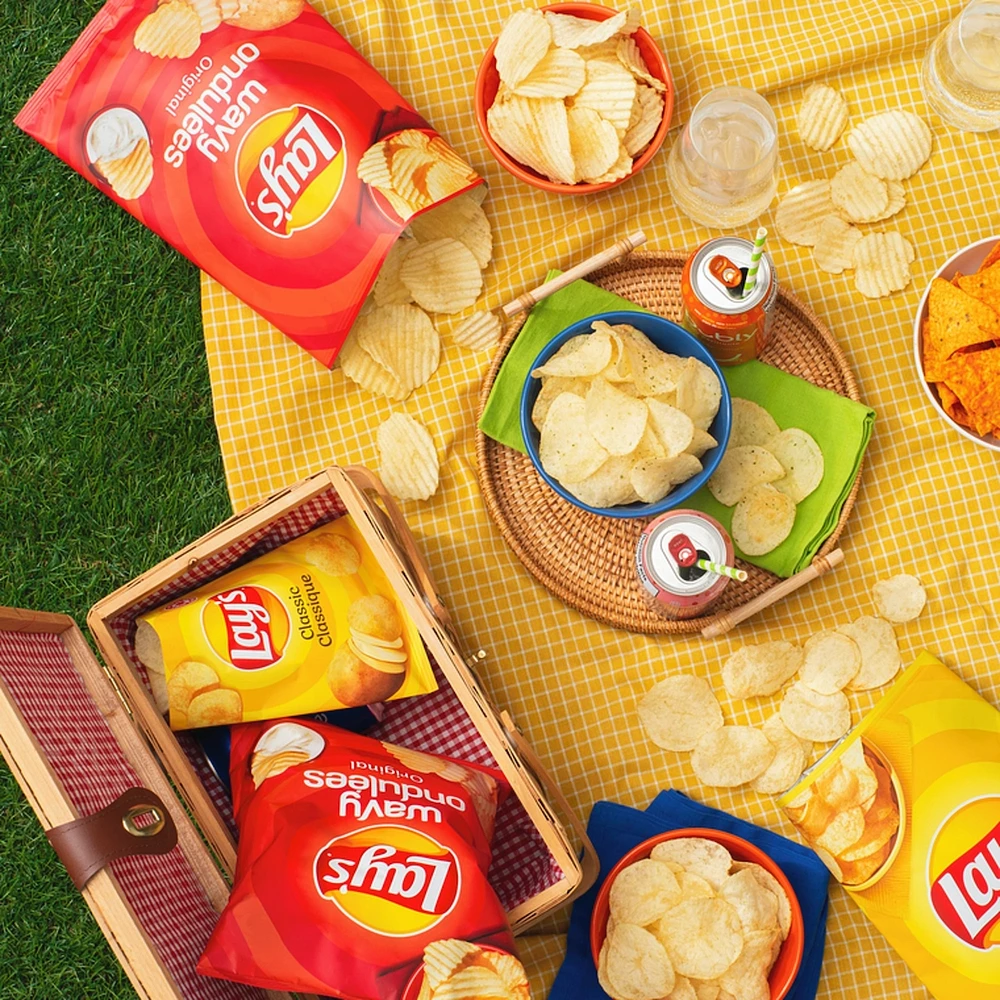 Dill Pickle flavoured potato chips