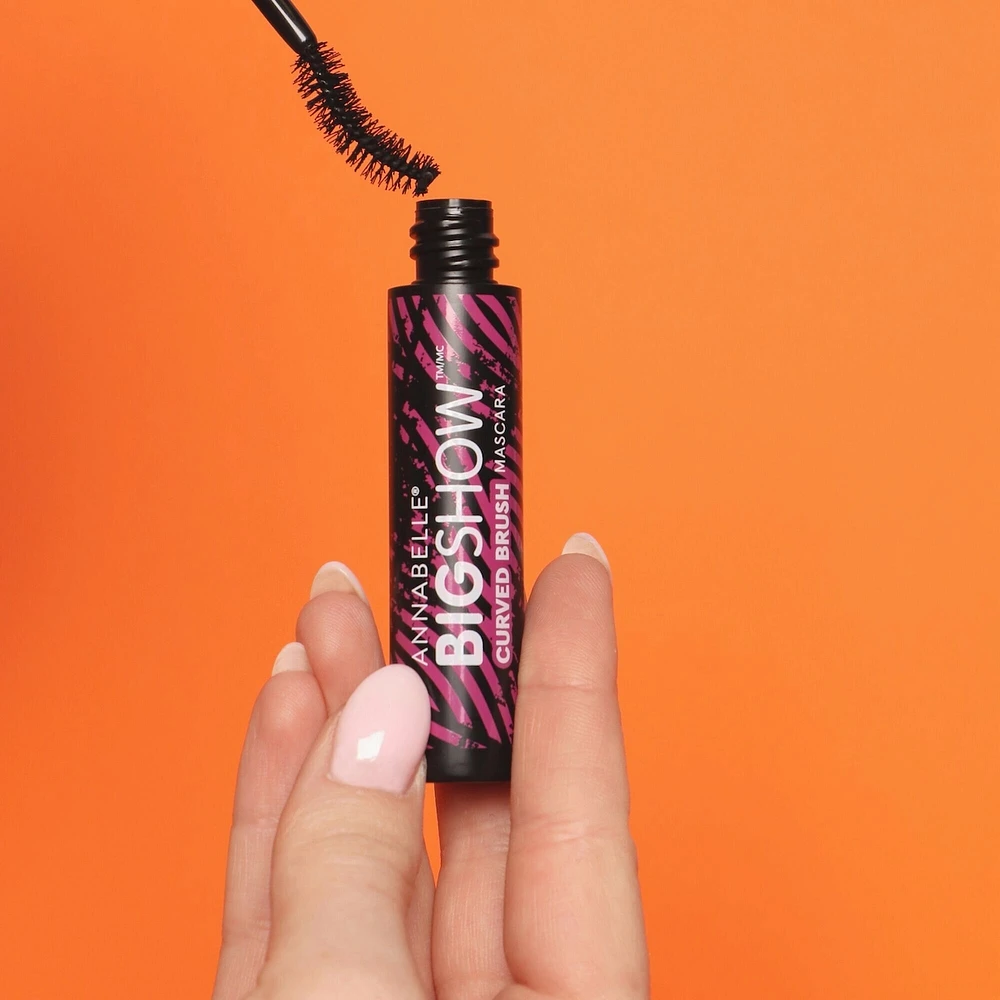 Bigshow Curved Brush Mascara Blackest Black with instant curve-setting formula and enriched with carnauba wax