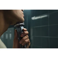 Shaver Series 5000, Wet & Dry Electric Shaver with Cable-free Quick Clean Pod, S5882/50