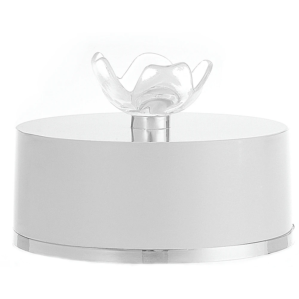 Oscar Woman Dusting Powder
