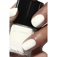 LE VERNIS
