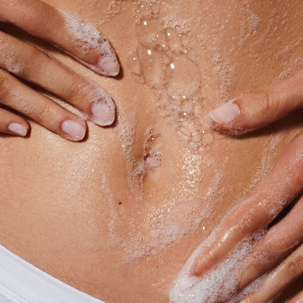 Vanilla Body Wash, cleanses & hydrates, silky soft skin