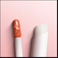 Laque à lèvres Outlast All-Day, couvrance longue durée, système en deux étapes, formule hydratante, résistant au transfert, 100% Sans Cruauté