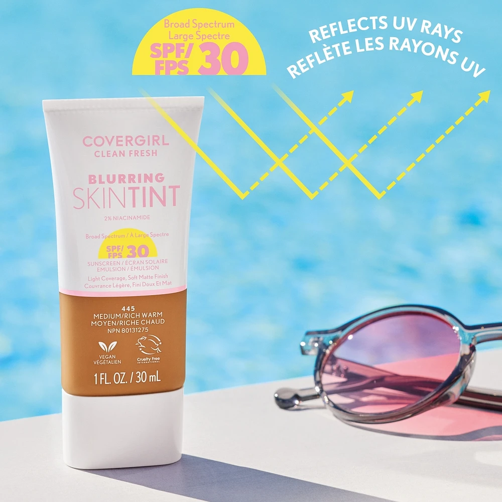 Fond de teint liquide Clean Fresh Blurring Skin Tint, Fini mat doux, Lisse, Illumine, Estompe les pores, Écran solaire minéral, Formule végétalienne