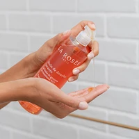 Cleansing shower oil with organic sunflower seed oil