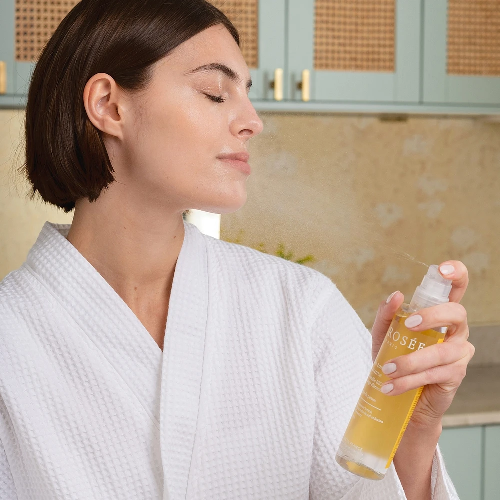 Moisturizing tonic lotion with Organic chamomile floral solution and trace elements