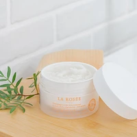 Refillable nourishing body scrub with sugar and organic vegetal oils