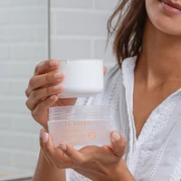 Nourishing body scrub refill with sugar and organic vegetal oils