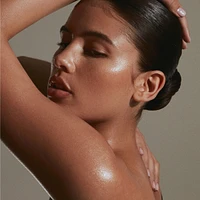 Body Glow Highlighter, illuminating, non-sticky, transfer-proof, buildable coverage, satin finish