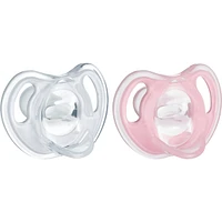 Tommee Tippee Ultra-Light Silicone Pacifier, Symmetrical Orthodontic Design, BPA-Free, One-Piece Design – 0-6m, 2pk